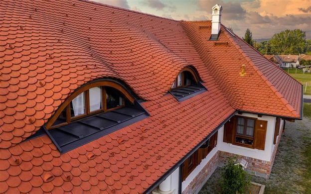 Купити Черепиця керамічна TONDACH Бобровка рядова натуральна фото та ціна